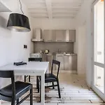 Laura 10 Φλωρεντία