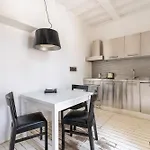 Laura 10